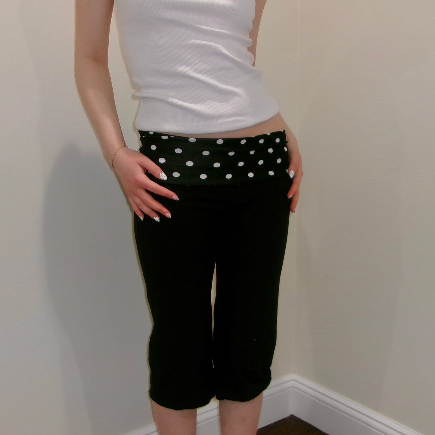 Chic polka dot capris – flattering cut, soft fabric, and perfect for casual summer days. Y2K-inspired, comfy, and a must-have for a preppy, trendy look. SewChic4U