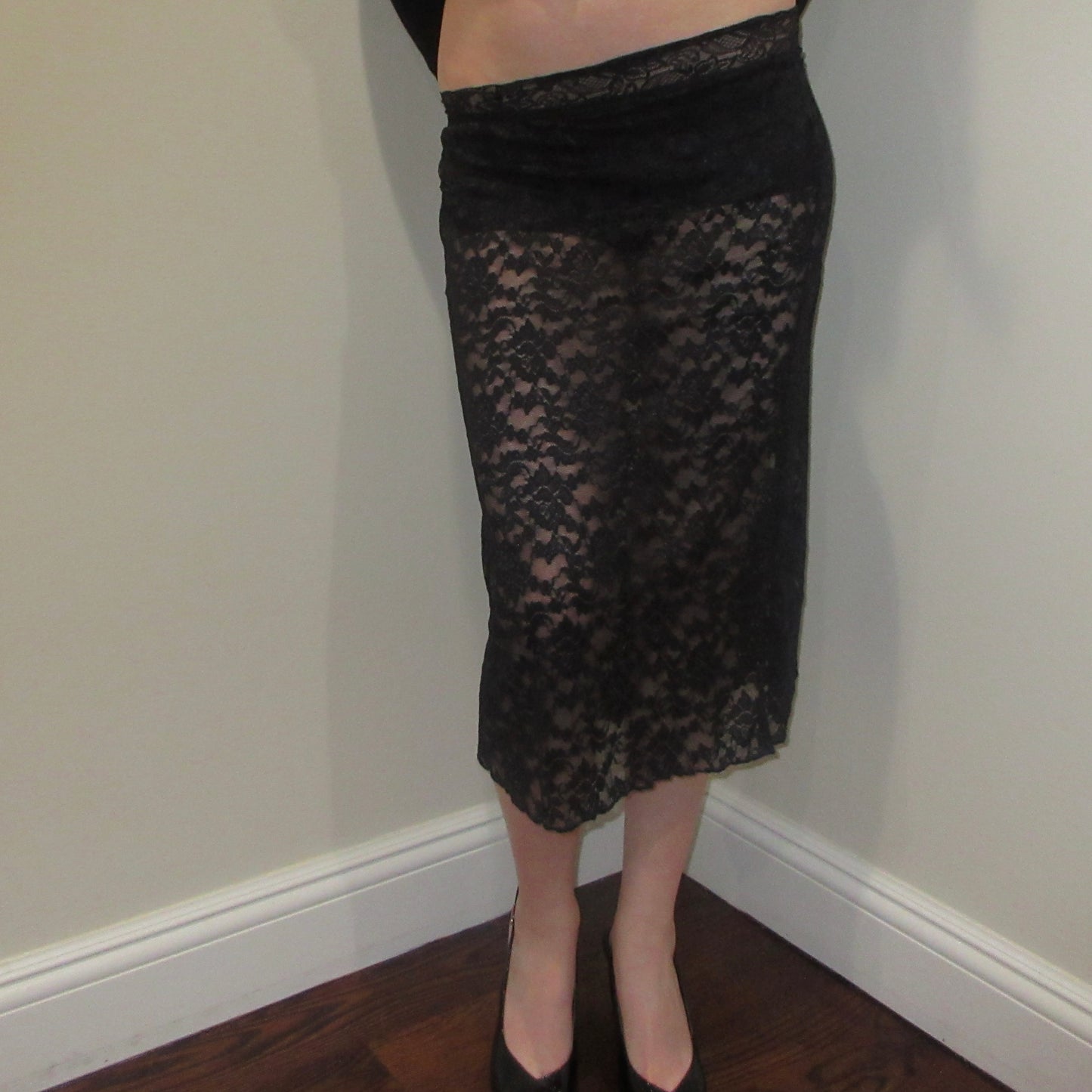 Chic Black Lace Midi Skirt